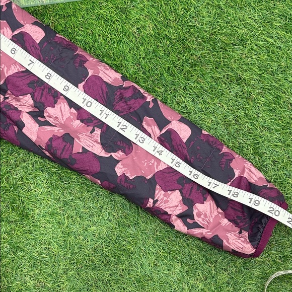 The North Face Reversible Burgundy Women Puffer Jacket - Pink and Purple Floral - Picture 14 of 14